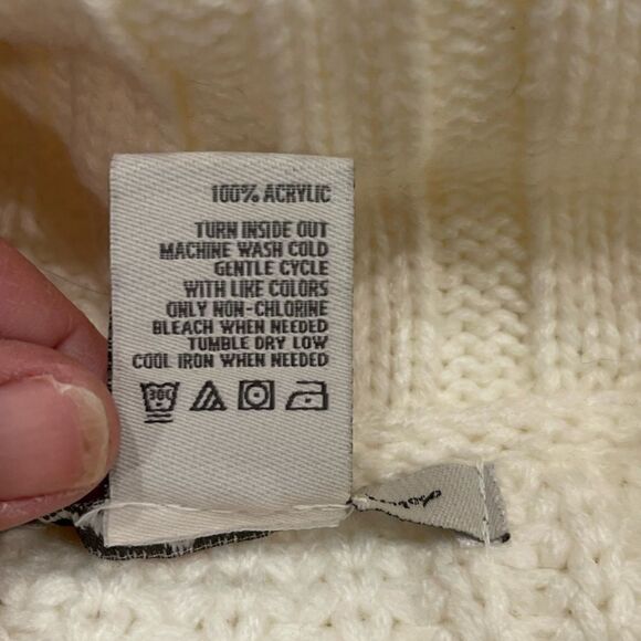 NEW American Rag Turtleneck Cold Shoulder Cream Sweater.Size S - Picture 10 of 11
